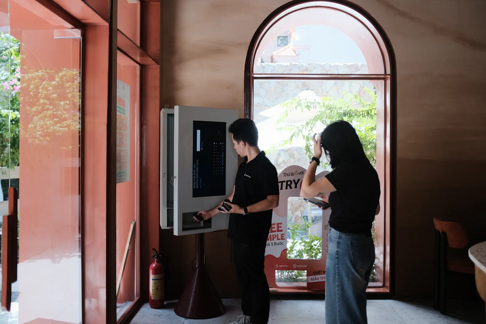 Máy TRYOH! tại quán cà phê